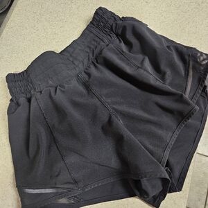 Lululemon Hotty Hot shorts sz 0 black